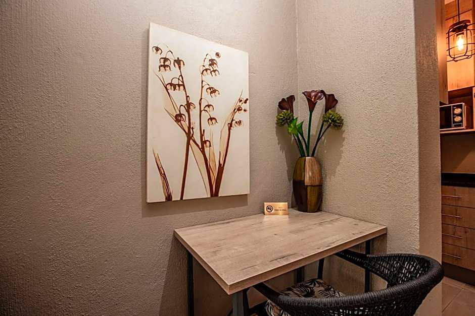 Bushbaby Valley Lodge