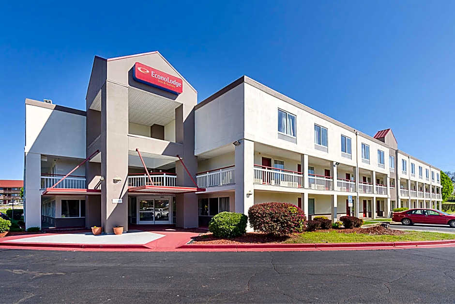 Econo Lodge Inn & Suites