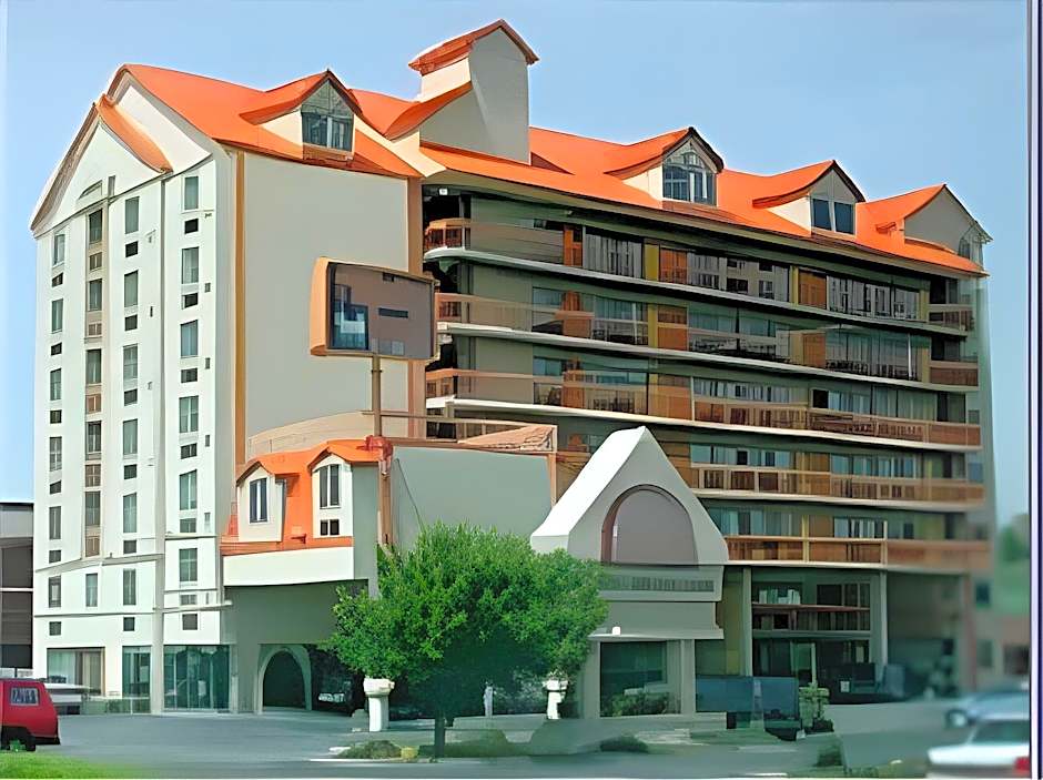 Mountain Vista Inn & Suites - Walking Distance to the Island