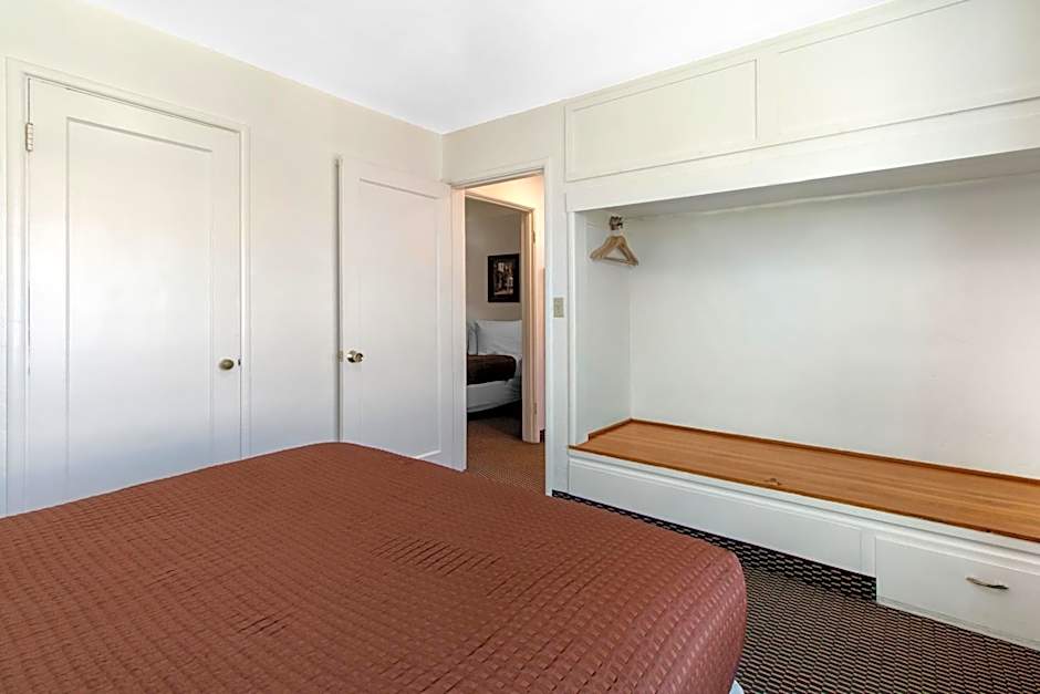 Eureka Town House Motel - Historic Old Town