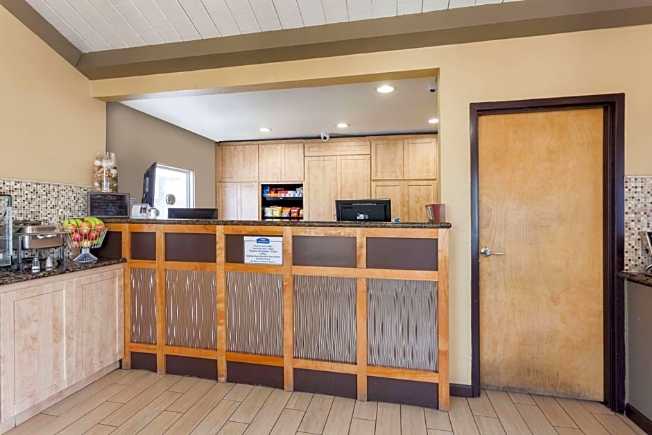 Howard Johnson by Wyndham National City/San Diego South