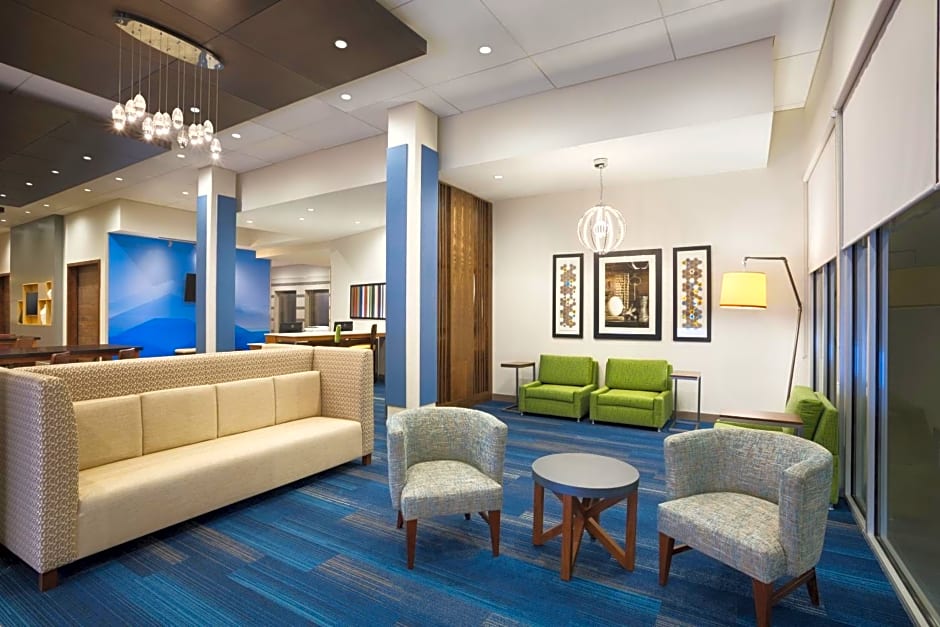 Holiday Inn Express & Suites - McAllen - Medical Center Area By IHG