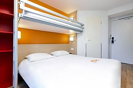 Triple Room (1 Double Bed + 1 Single Bed)