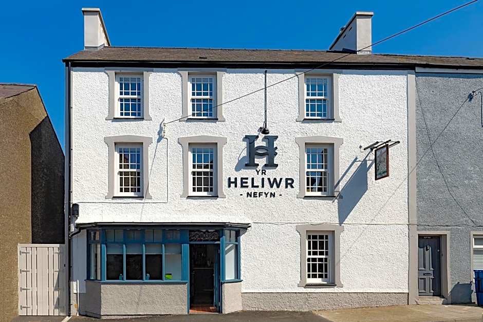 Tafarn Yr Heliwr