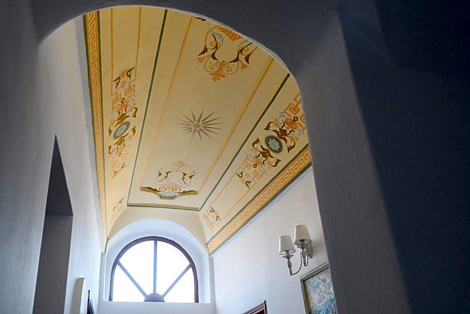 For All Seasons Mansion