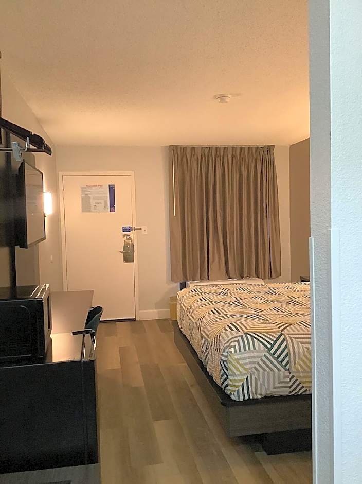 Motel 6-Memphis, TN - East