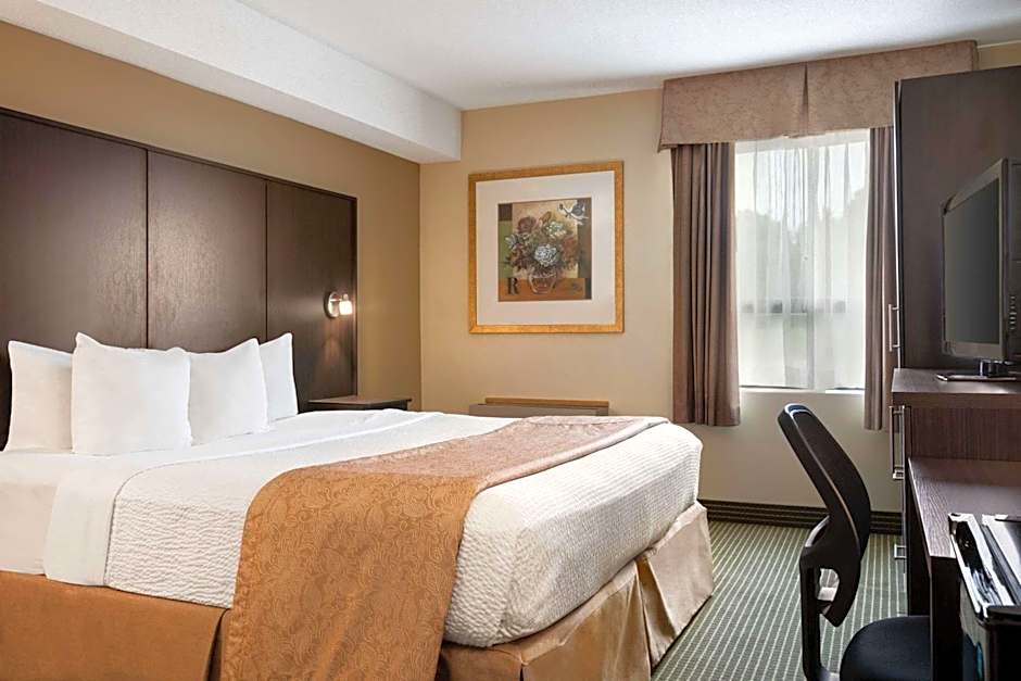 Days Inn & Conference Centre by Wyndham Renfrew