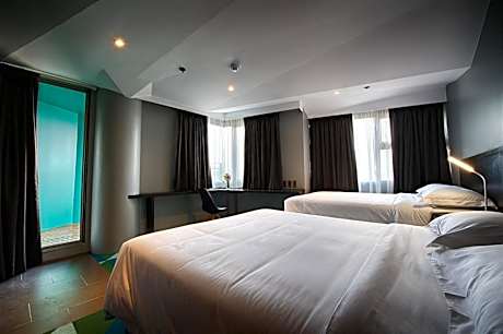 Flamingo Room