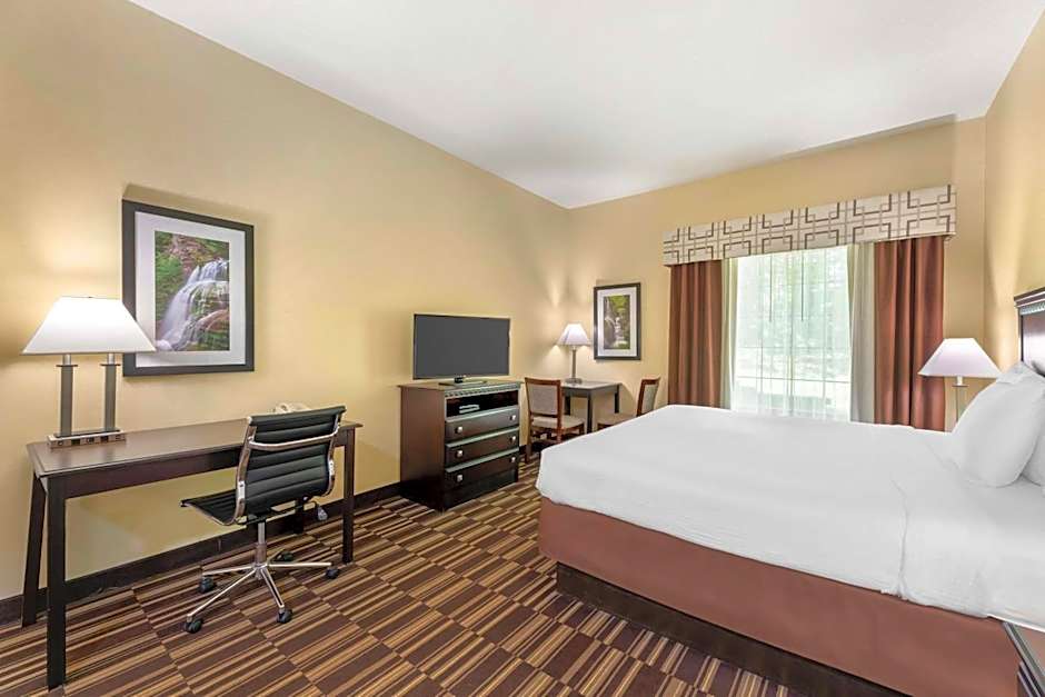 Best Western Plus Victor Inn & Suites