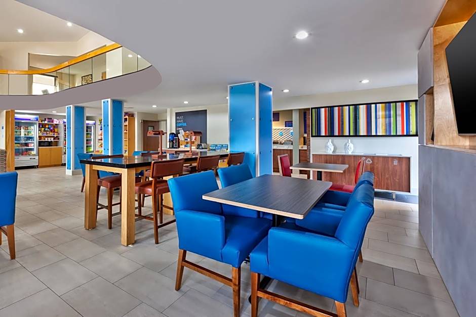 Holiday Inn Express Detroit-Warren/General Motors Technology Center By IHG