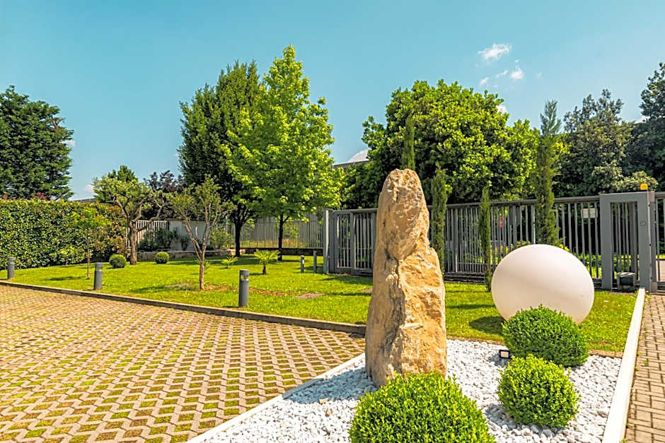 One Hotel & Restaurant