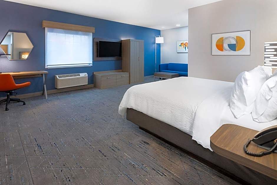 Holiday Inn Express Hotel & Suites Center Township By IHG