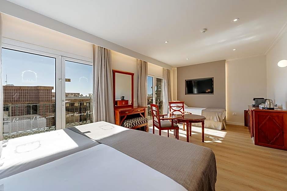 Hotel Reveron Plaza