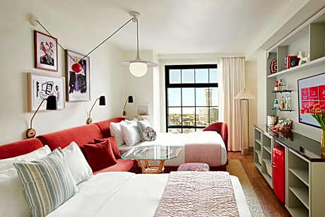 Rooftop Chamber Double Queen City View