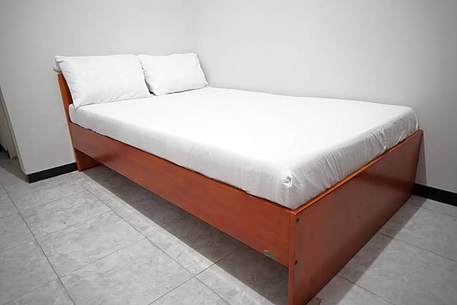 OYO Life 93045 Kost Putra Bu Ketut