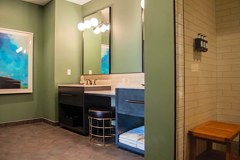 Cyrus Hotel, Topeka, A Tribute Portfolio Hotel