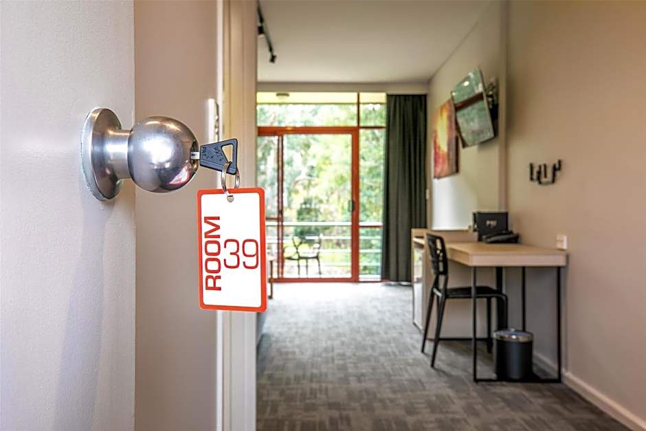 Nightcap at York on Lilydale