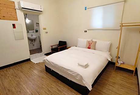 Exquisite Double Room with Private Bathroom