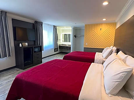 Deluxe Queen Room with Two Queen Beds