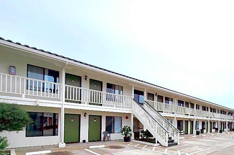 Soledad Motel 8