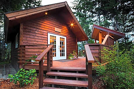 Cedar House Restaurant & Chalets