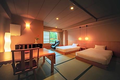 Standard Twin Room with Mountain View