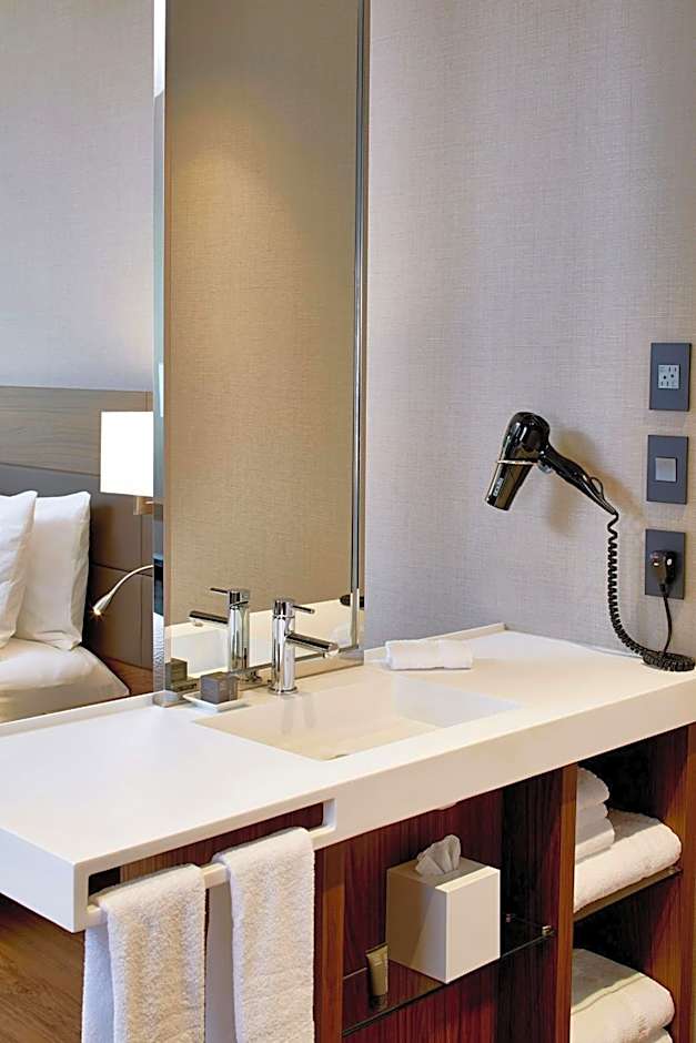 AC Hotel by Marriott Atlanta Buckhead at Phipps Plaza