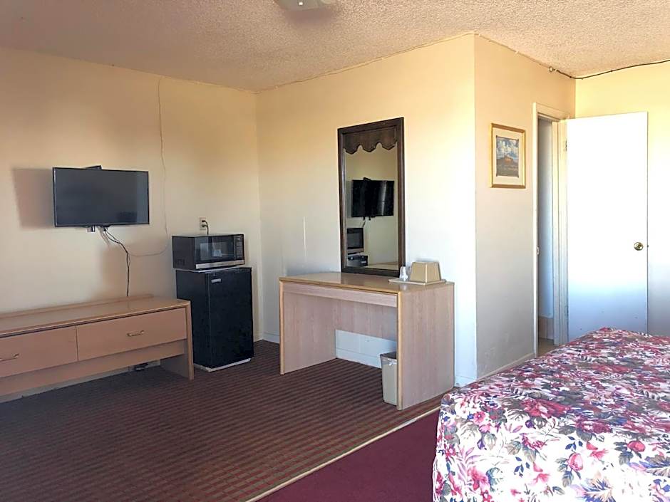 Deluxe Inn Motel