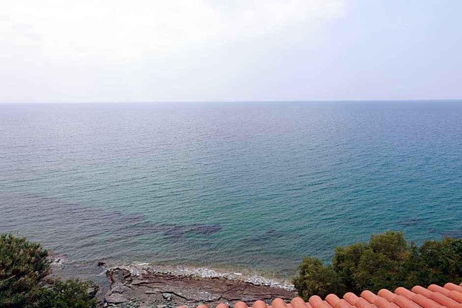 Paris-Irini Studios And Apartments