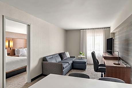 1 Bedroom Family Suite, 2 Queen, Sofa Bed