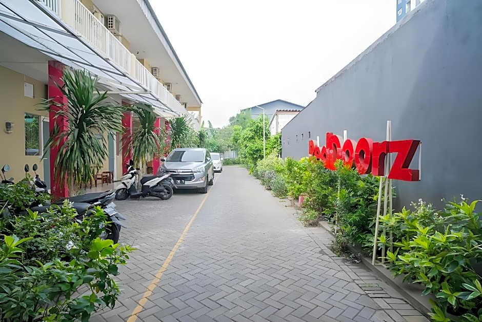 RedDoorz Syariah near Suncity Mall Sidoarjo