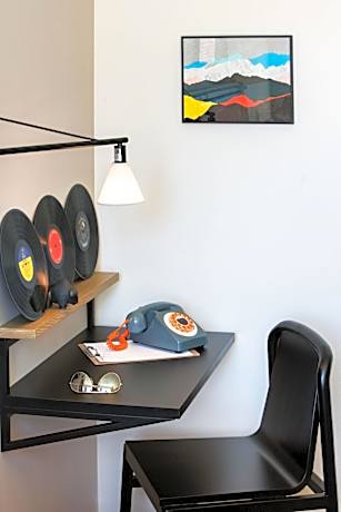 Corner Queen Suite