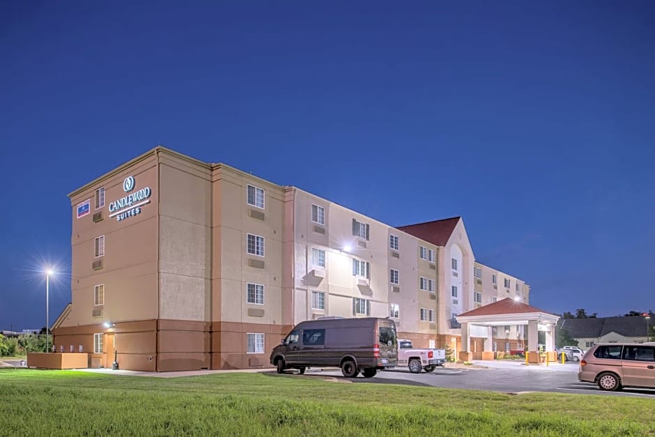 Candlewood Suites - Topeka West, an IHG Hotel