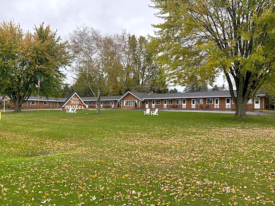 The River Hills Motel - Algoma, WI - Near Door County