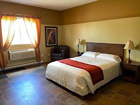 Deluxe Room with One Queen Bed
