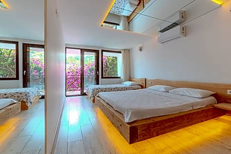 Triple Room with Balcony