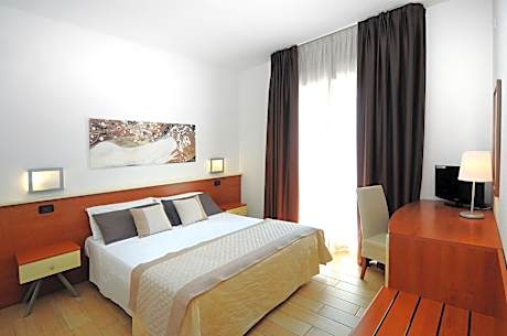 Triple Room with Balcony and Sea View