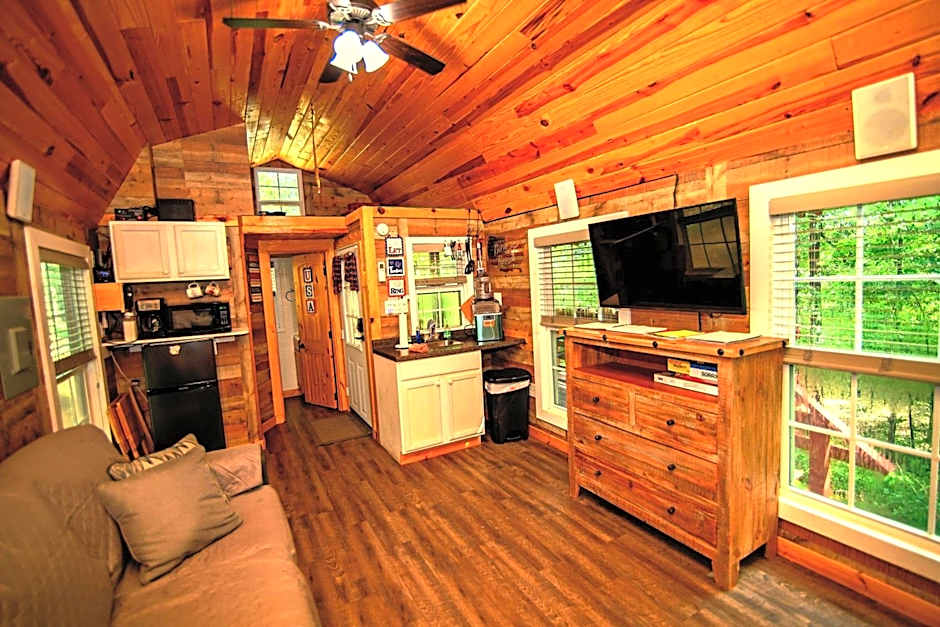 The Americana - Parker Creek Bend Cabins