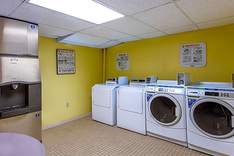 Angel Inn Near IMAX, a Travelodge by Wyndham