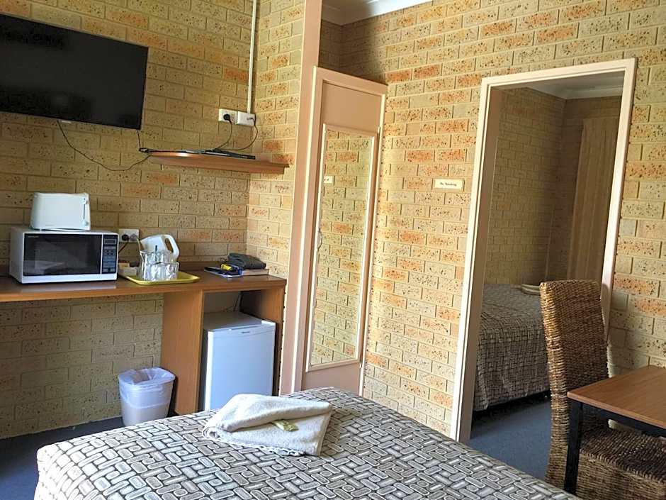Mount Barker Valley Views Motel & Chalets, Western Australia