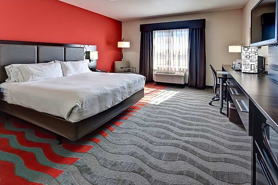 Holiday Inn Express Northwest Maize By IHG