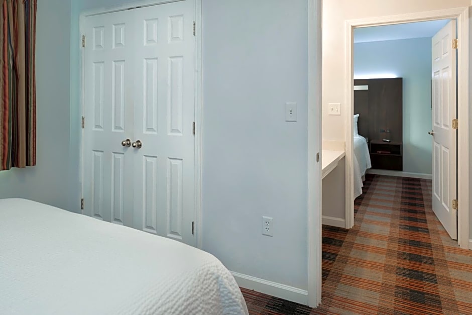 Luxbury Inn & Suites