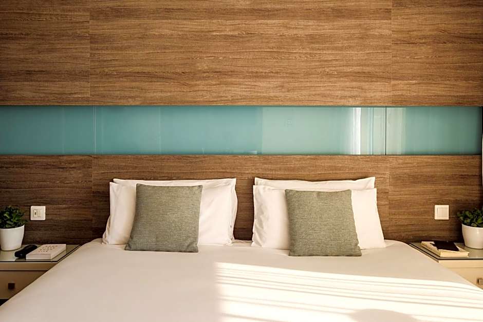 115 The Strand Hotel by NEU Collective