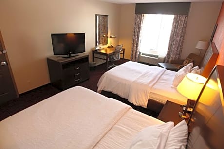 2 Queen Beds Evolution Room