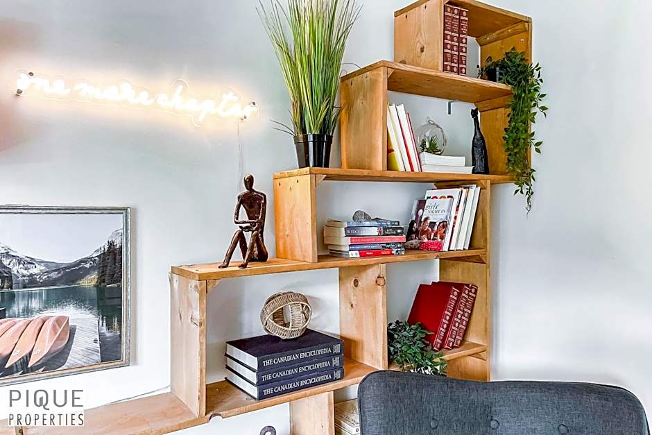 Nordic Spa Retreat - Hot Tub - King Bed- Firepit - BBQ!