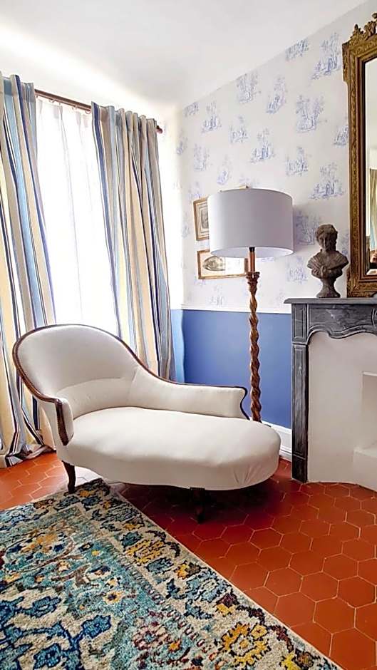 1560- Domaine Des Cinq Jardins- A Magical and Authentic Mansion