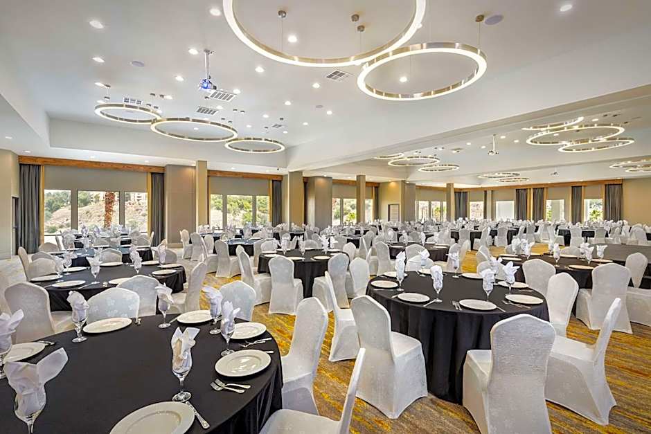 DoubleTree By Hilton Pomona