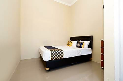 SPOT ON 2027 Putri Guest House Syariah