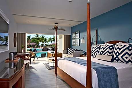 Preferred Club Junior Suite Ocean View Swim-Out King