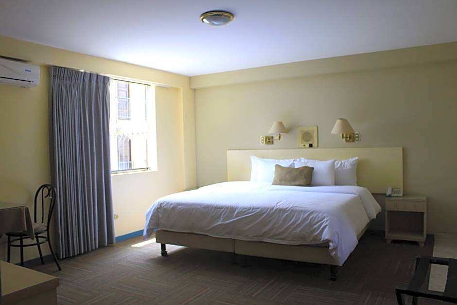 Embajadores Hotel